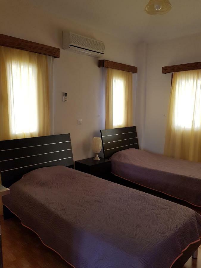 Olgas Villa Agia Marina  Екстер'єр фото